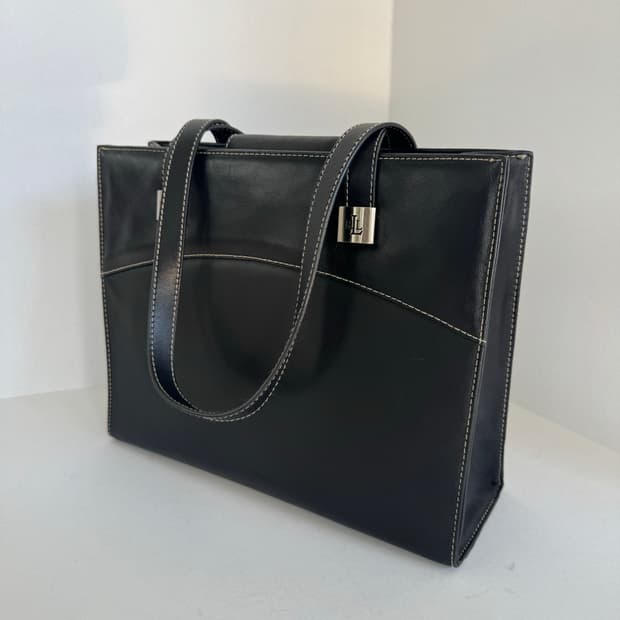 랄프로렌 화이트 스티치 가죽 숄더백