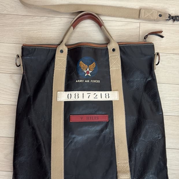 토이즈맥코이 브이힐츠 헬멧백 판매합니다.