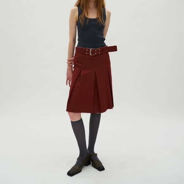 partimento 2 사이드 벨티드 컷 오프 플리츠 스커트 가넷