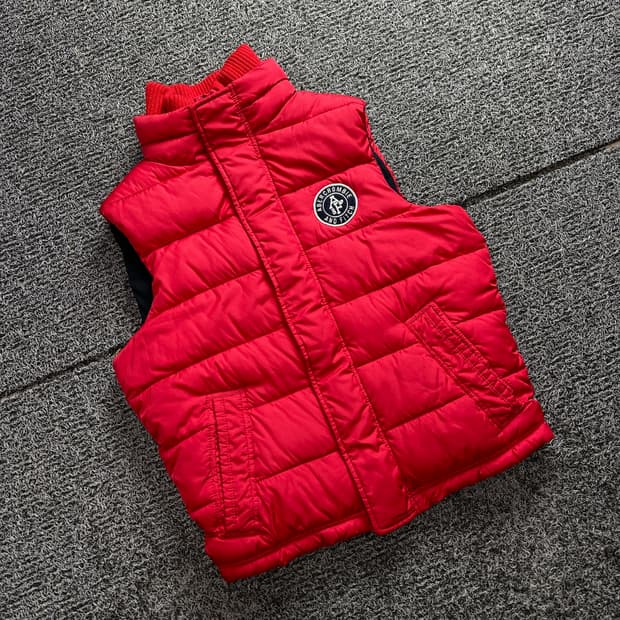 아베크롬비 Y2K 패치로고 경량 다운 베스트 2658