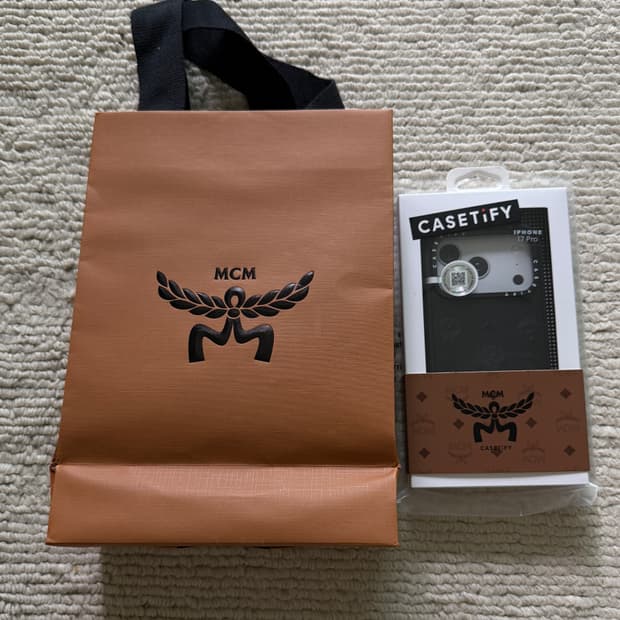 (새상품) MCM X CASETIFY 모노그램 케이스