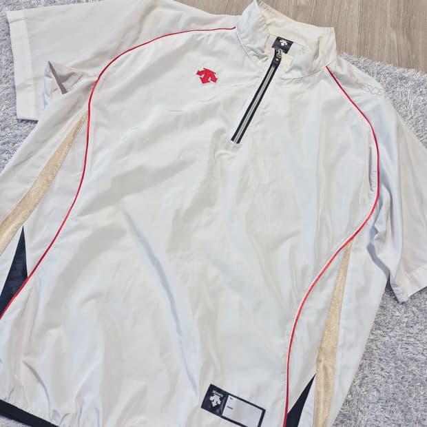 데상트반팔아노락(정품)반팔바람막이