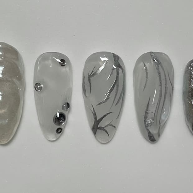 Silver Glassy Wave