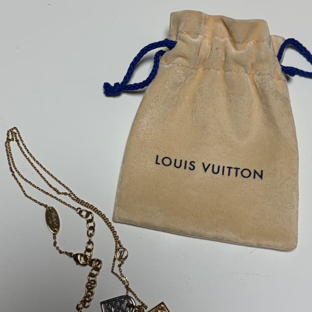 루이비통 나노그램 목걸이