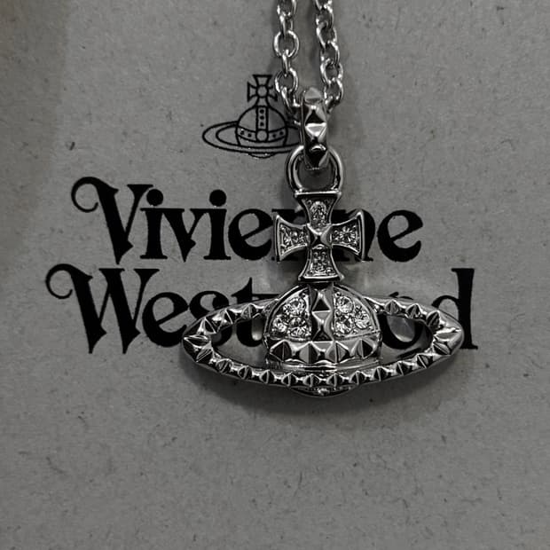 비비안 웨스트우드 메이페어 바스 릴리프 펜던트 실버