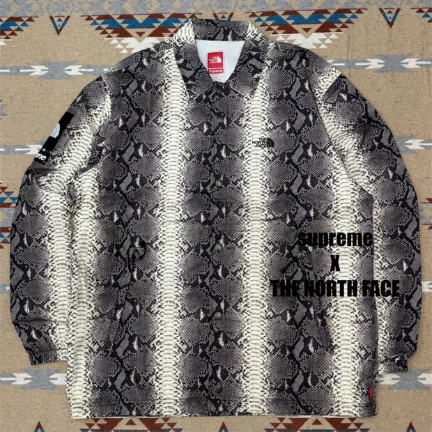 [L] 슈프림 x 노스페이스 스네이크스킨 테입드 심 코치 자켓 블랙