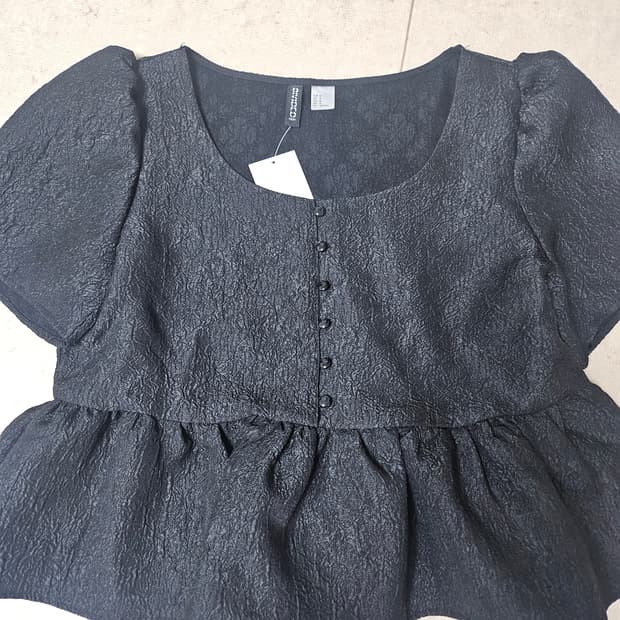 H&M 블랙퍼프소매 크롭 블라우스 M