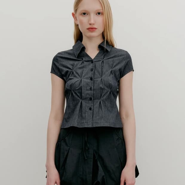 yuse 유즈 크롭 반팔 캡소매탑 s 핀턱셔츠 / 스컬프터보헤미안서울