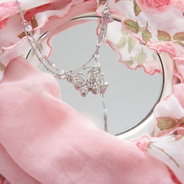 Anna Sui 이중 레이어드 드롭 화이트 목걸이