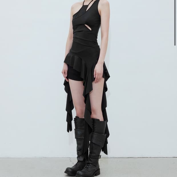 보헤미안서울 RUFFLE MINI DRESS, BLACK