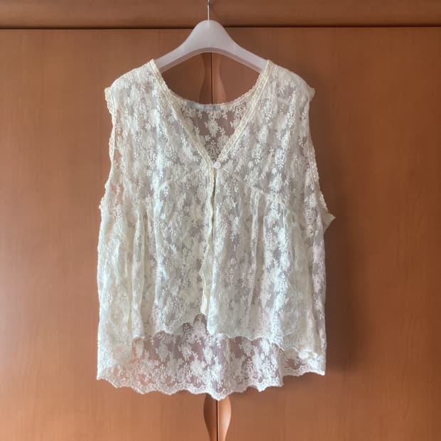 Love N Show lace vest