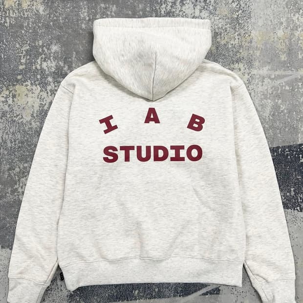 아이앱 IAB Studio 백로고 후드 오트밀