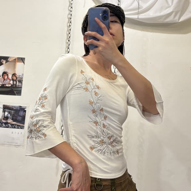 플라워 자수 셔링 화이트 플레어 7부 슬리브 모리 오리엔탈 보헤미안