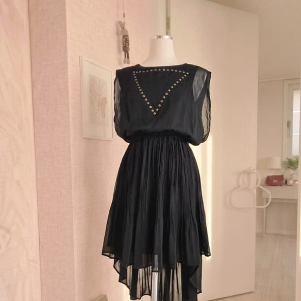 [일본브랜드] 유니크 스터드 블랙 플리츠 비대칭 원피스 (택 포함 새상품