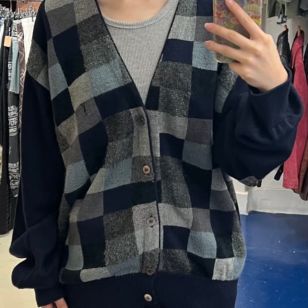 YSL 입생로랑 체크 브이넥 가디건
