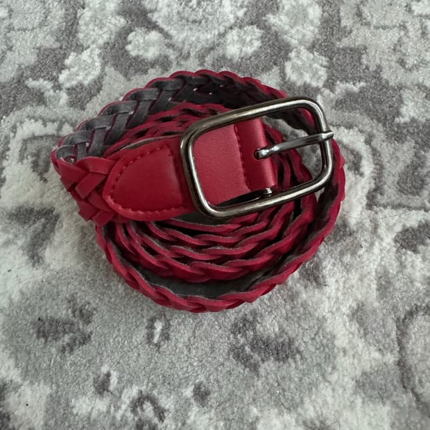 Twist red belt