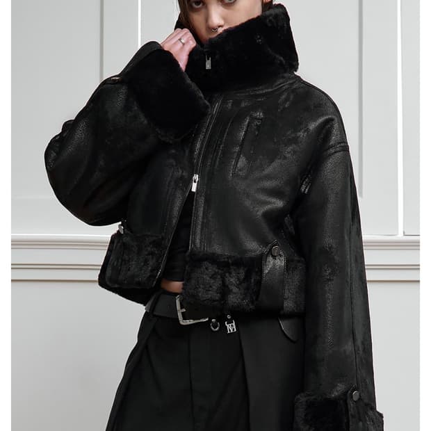 트리밍버드 크랙 볼드 크롭 무스탕 블랙