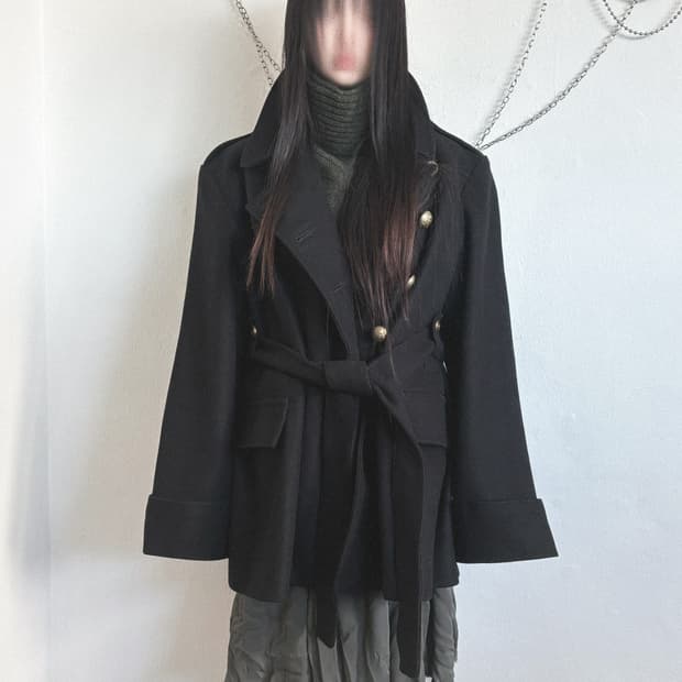 발렌시아가 게스키에르 사선버튼 헤비 울 크롭 코트