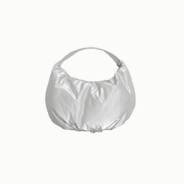 아모멘토 실버 포일 숄더백