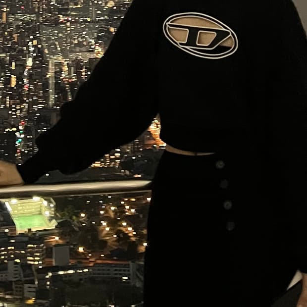 디젤 컷 크롭 맨투맨