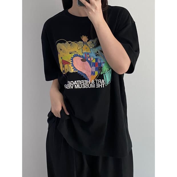더 뮤지엄비지터 반팔티