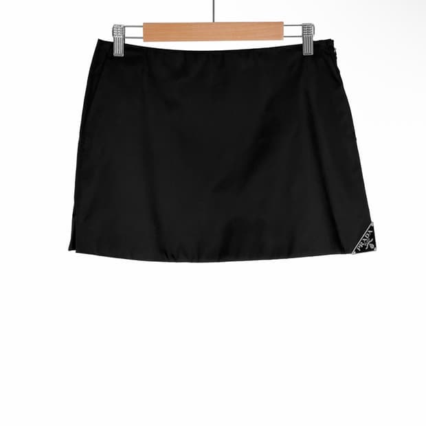 [40] 프라다 여성 빅 삼각로고 리나일론 미니 스커트 치마 블랙