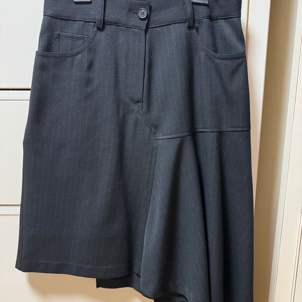 럭키슈에뜨 언발란스 스커트