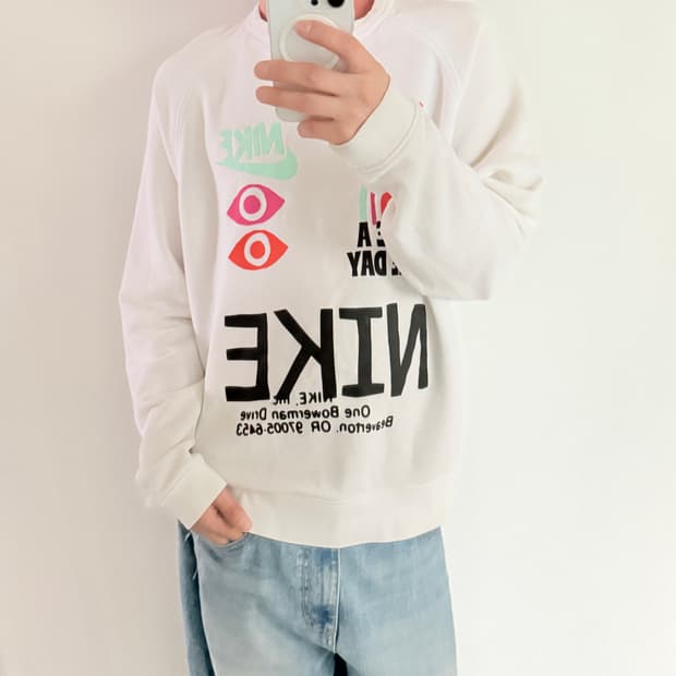 나이키 그래픽 맨투맨 