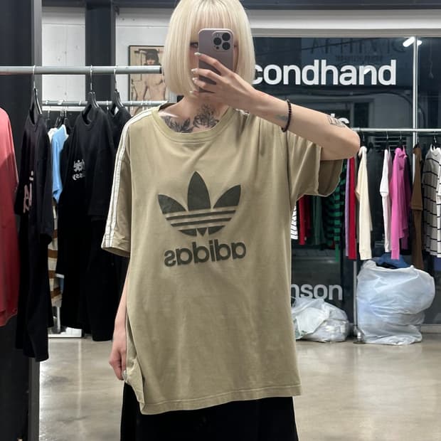 아디다스 빅파이어로고 베이지카키 반팔 티셔츠