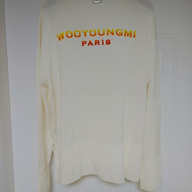 우영미 백로고 절개 니트 팝니다