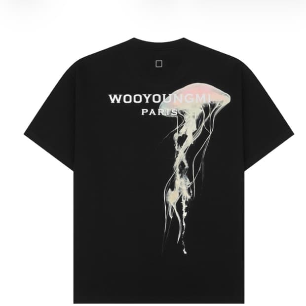 우영미 야광 젤리피쉬 백로고 티셔츠 블랙 - 24SS