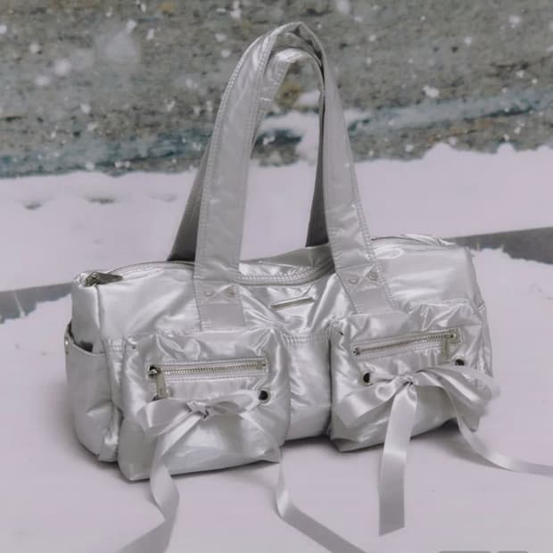 낫노잉 더블 리본 카고 더플백 메탈실버