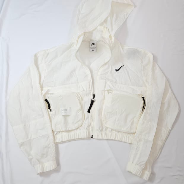 나이키 스포츠웨어 시티 유틸리티 스우시 바람막이 크롭 자켓 우먼스 XL