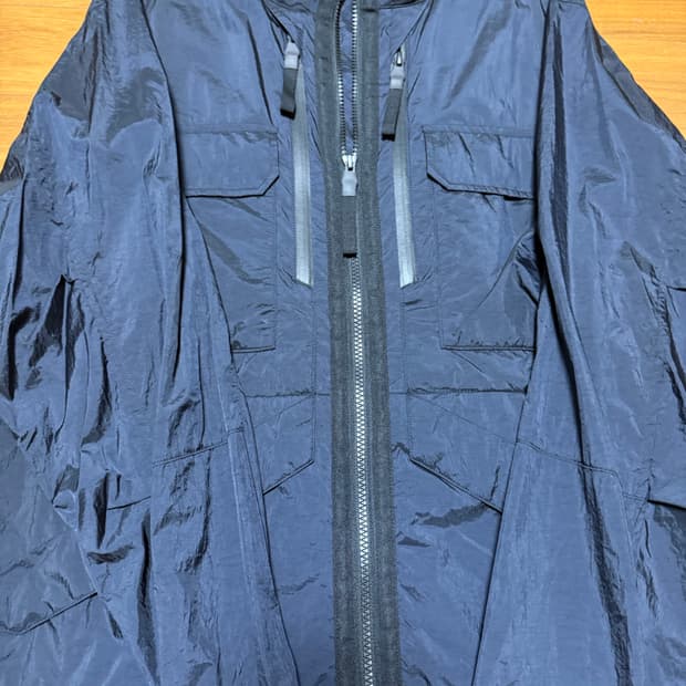 뉴발란스x이스트로그 바람막이