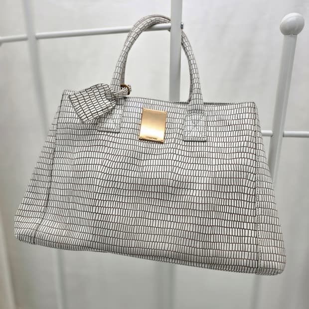 쿠론 토트백 화이트 패턴