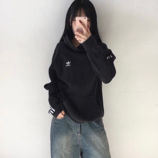 아디다스 가슴로고 후드티