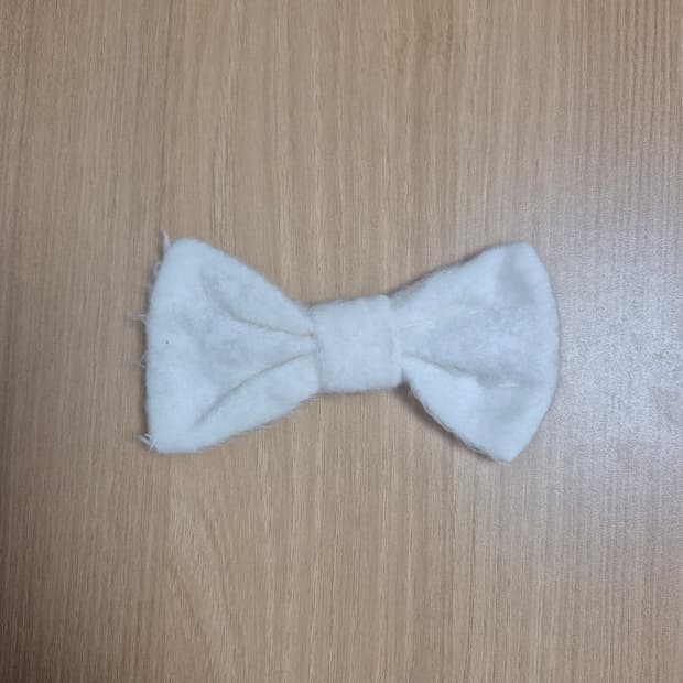 리즈리사 라떼갸루 오프화이트 기모리본브로치