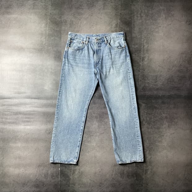 Levi’s 리바이스 551 어센틱 스프레이트 핏 데님 팬츠 A00642