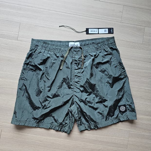 XL 2회착) 스톤아일랜드 로고 패치 메탈 나일론 하프 팬츠 반바지