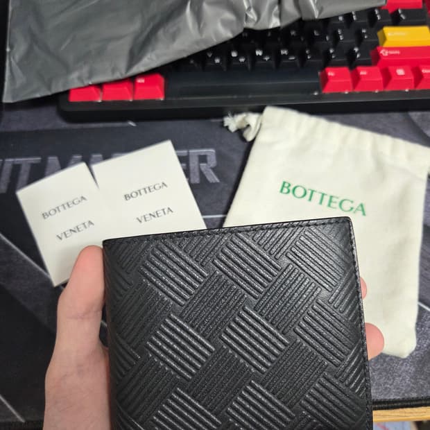 보테가베네타 인트레치아토 반지갑