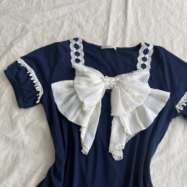 엑시즈팜 네이비 왕리본 로걀 반팔 블라우스