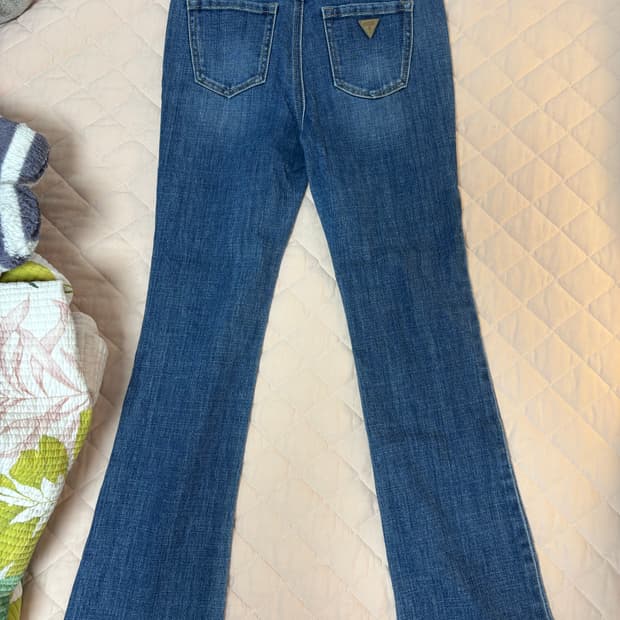 게스 데님 부츠컷 청바지