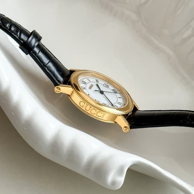 구찌 인그레이빙 남여공용 시계