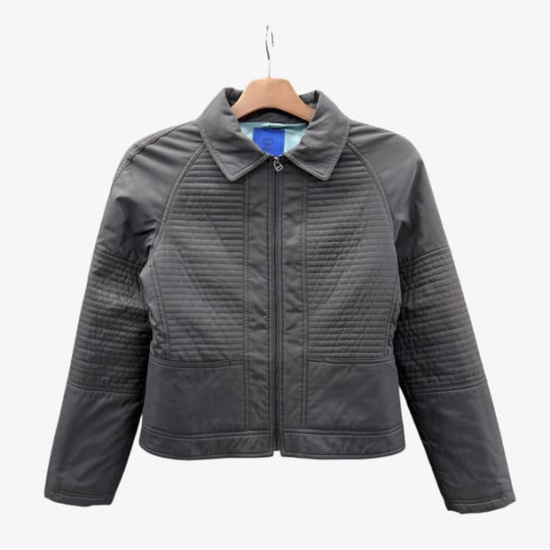 MCM 크롭 캐주얼 퀼티드 자켓 바이커패널 디테일 차콜