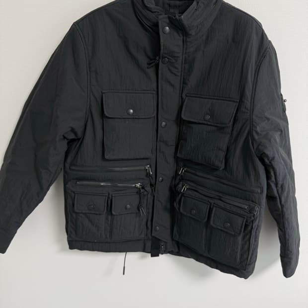 시리즈 x 이스트로그 헌터 점퍼 판매합니다