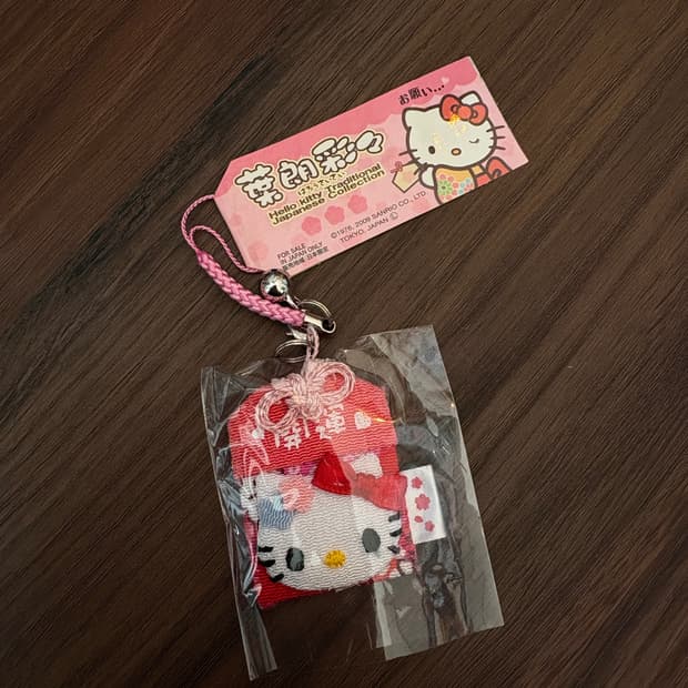 헬로키티 방울 부적 스트랩 자동차