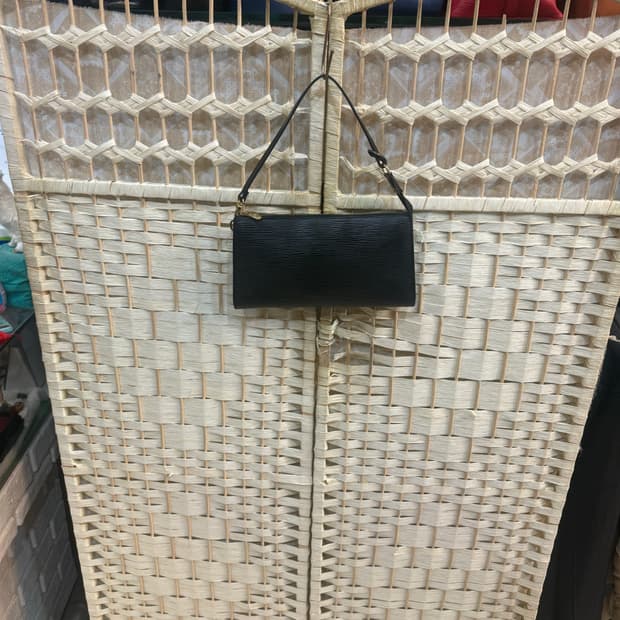 정품 루이비통 에삐 포쉐트악세수아 팝니다