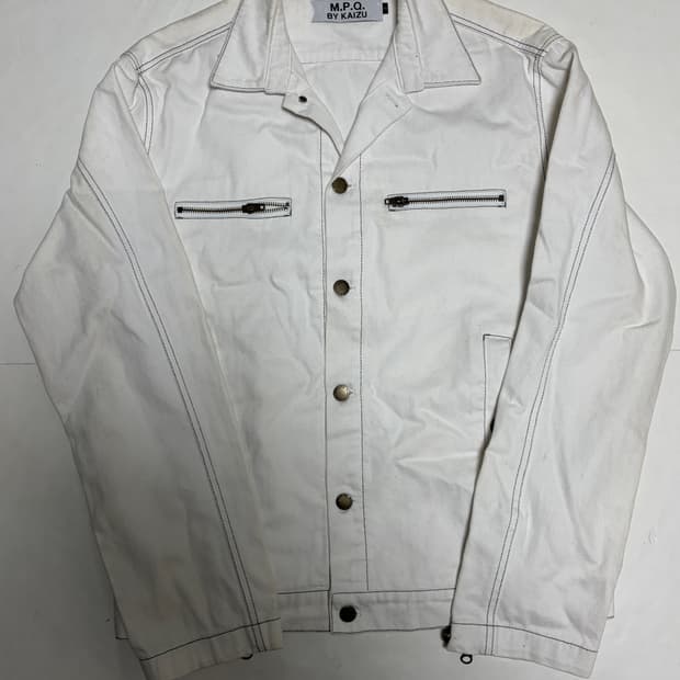 M.P.Q. BY KAIZU 화이트 컨트라스트 스티치 데님 자켓