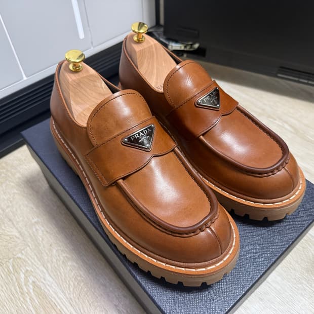 프라다 브라운 레더 로퍼 슈즈 9사이즈 새상품