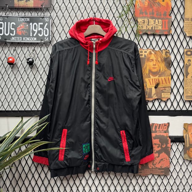 00s 나이키 올드스쿨 바람막이 후면 그래픽 로고 포인트 블랙 레드
